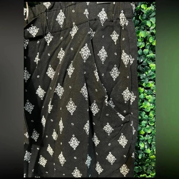 Maurices High Rise Paperbag Waist Shorts - Size Medium - Picture 3 of 7